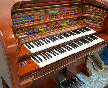 Lowrey Majesty organ X510